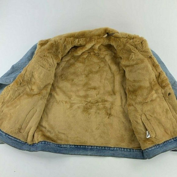 *SOLD OUT*Levis Oversized Fur Trucker Jean Jacket - Picture 13 of 13